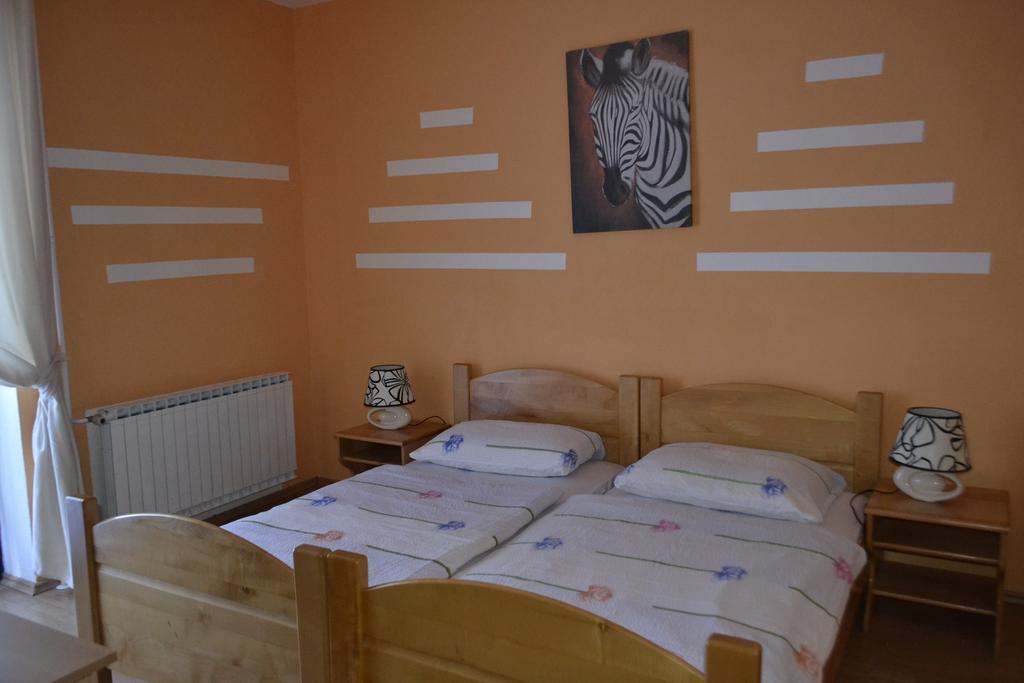 Guest House Kmecki Hram Fortuna Ідрія Номер фото